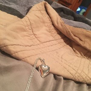 💝💝💝2/$10 Heart charm locket with letter C